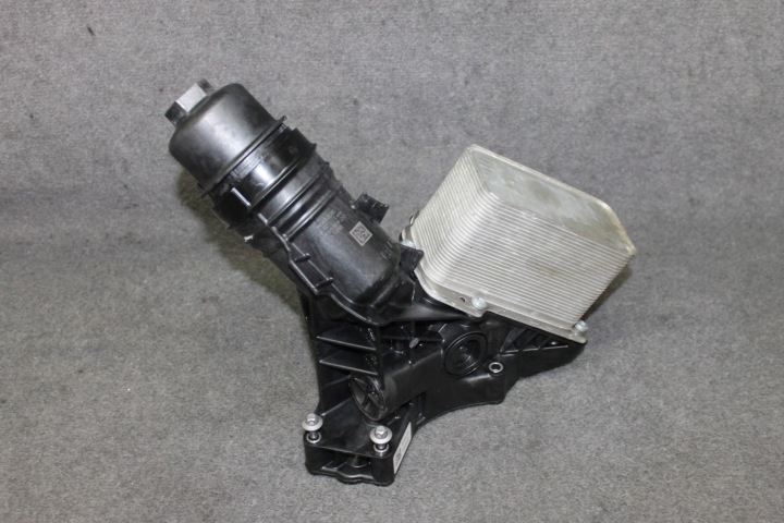 BMW G20 G30 G11 G14 G05 G07 4.0i B58B30C oil filter holder - 8482015