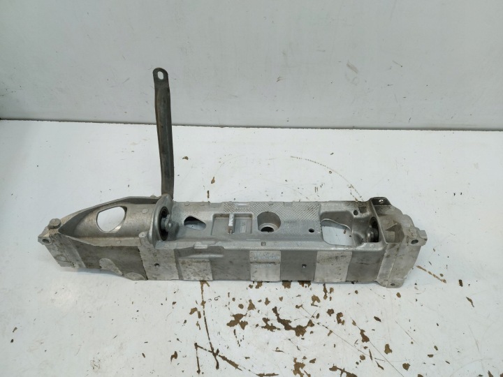 BMW iX1 X1 U11 engine mount rear part sider lawa holder 8842576
