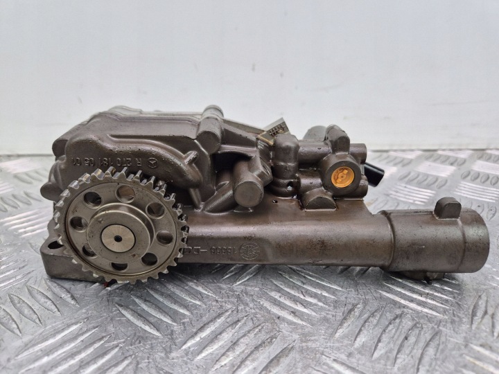 oil pump Mercedes A180 W176 R2701810501 M270.910