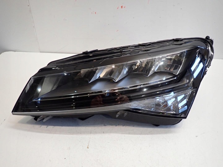 Feux phare Avant Avant Gauche SKODA SUPERB III LIFT 2019- FULL LED 3V1941015C