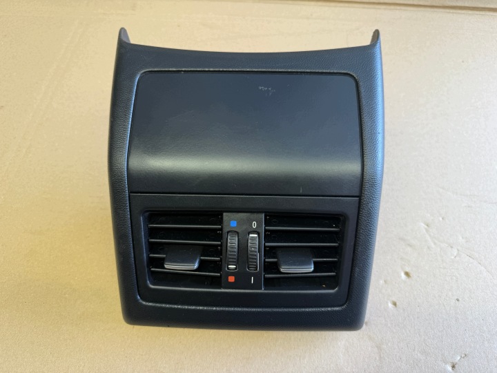 BMW E90 E91 Lüftungsgitter des lüfters TUNELU hinten 7129556 7132382