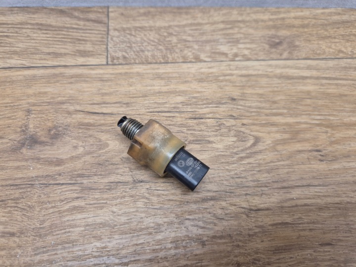 BMW F10 F32 F36 F22 F30 F25 sensor TEMPERATURY oil N20 N26 2.0i 8613333