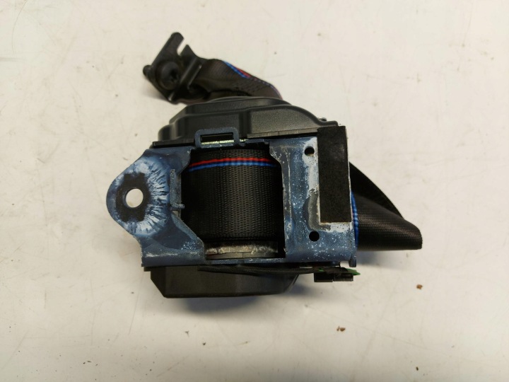 BMW F40 M135i napínací pás bezpečnostní pravý záď m-packet 643496600F