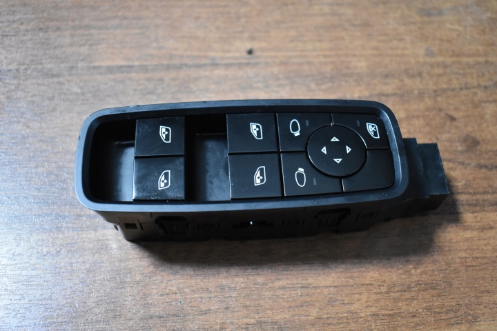 IDEALNY panel ovládání okna PORSCHE TAYCAN 1