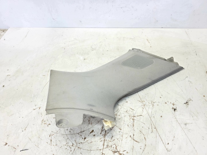 Kryt SLUPKA L T AUDI A6 C6 AVANT 4F9867245B 1NC BOSE