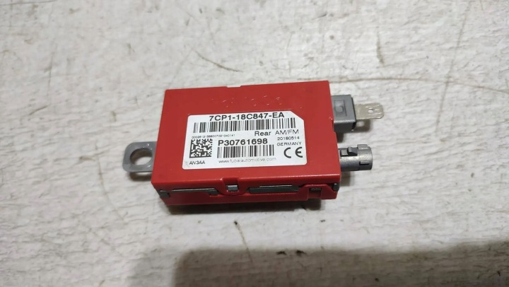 Volvo V40 II 2018r AMPLIFICATORE Anteny