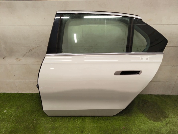 BMW 7 G70 porta portiera sinistra posteriore A300