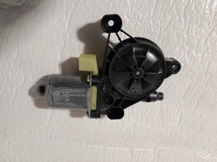 AUDI A4 B9 Motor des Hebens Fenster 8W0959802