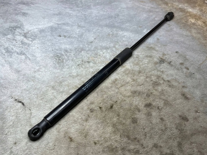Droite Vérins de coffre hayon du capot Porte coffre hayon KIA CEED SPORTSWAGON (JD) 81780A2200 !J