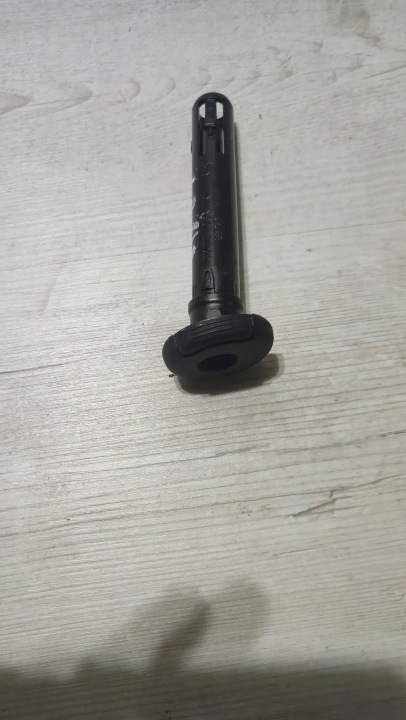 KIA Rio IV 18r Halter Zaglowka SITZ vorne