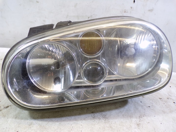 Feux phare Gauche Avant Avant VOLKSWAGEN GOLF 4 IV Feux antibrouillard (8) (K1)