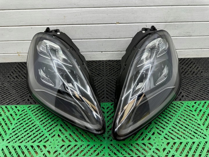 lights Komplet Porsche Cayenne (9Y0 9Y3) 9Y0941035J 9Y0941036J
