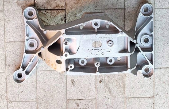 getriebehalter getriebestütze getriebelager Mazda CX-60 KR9P39381 wie neu