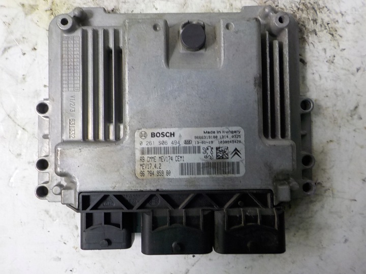PEUGEOT 207 computer control unit 0261S06494 9678495980 1.6 16V VTI petrol
