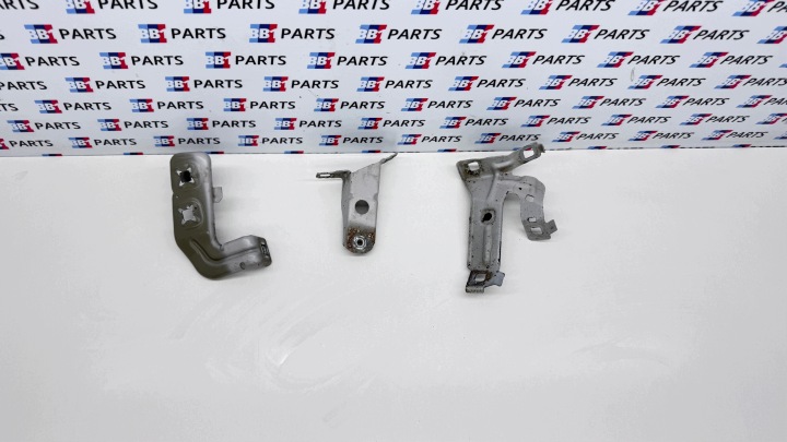 BMW F32 console étrier aile droite avant GLACIERSILBER A83 7255822