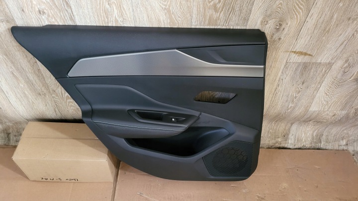 bok dveře záď levé PEUGEOT 308 III HB 98381608ZD