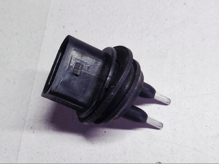 AUDI A4 B8 sensor of the level of gas washers 7M0919376