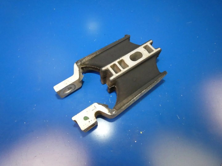 VOLVO V90 II S90 II 2.0 D4 holder airbag holder of the engine
