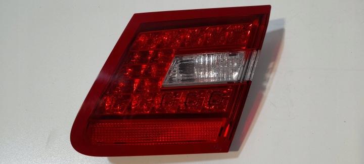 Mercedes-Benz E W207 light rear right to the bonnet A2078200464R (R381)