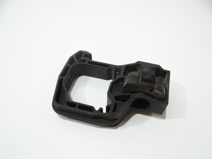 Halter des Kühlers rechts BMW F10 F11 OE 7575248