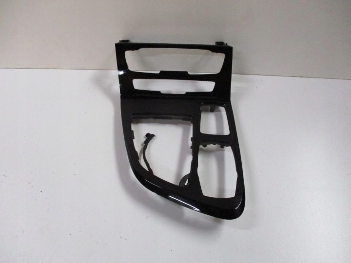 poklopčić PANEL TUNELU BMW 2 F45