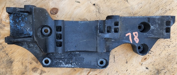 engine mount console ALTERNTORA holder AUDI A3 8L LIFT 1.6 06A903143F