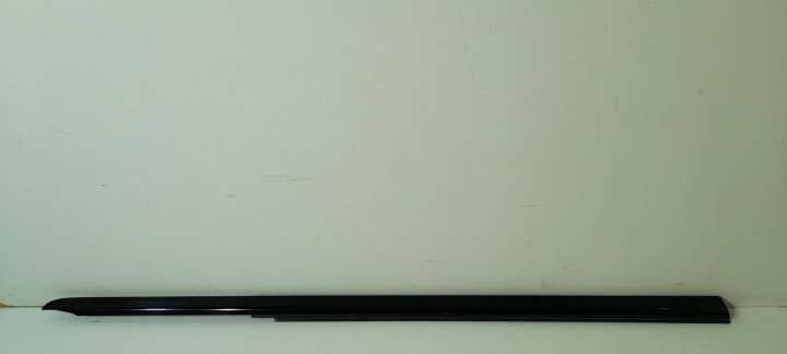 Mercedes-Benz E W238 Leiste Schutzleiste zgarniajaca hinten rechts A2386709100 (MR52)