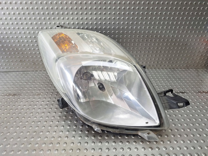 light right front TOYOTA YARIS II 06-09 81110-0D120 EUROPA