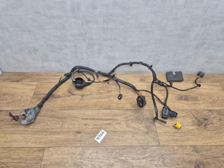 BMW M5 F10 M6 F06 F12 F13 pravá svazek KOMORY PDC pant VDC ZAMKI AKTYWNE