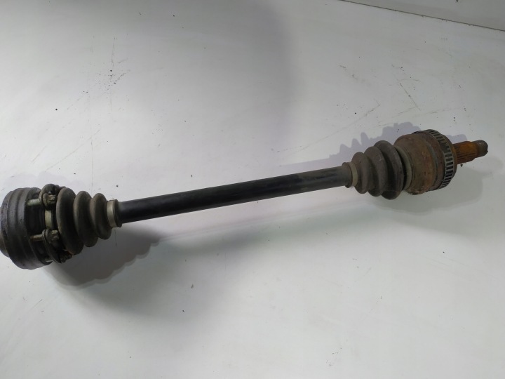 BMW E87 2.0i Antriebswelle links heck 7523959