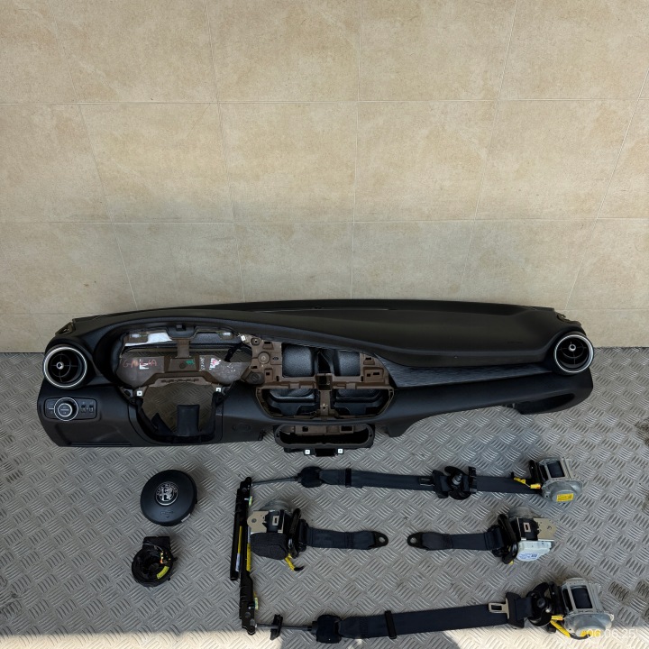 CRUSCOTTO KIT COMPLETE airbag completa airbag consolle CINTURA SICUREZZA ANTERIORI CRUSCOTTO COMPLETO ALFA ROMEO GIULIA 2018 ROK