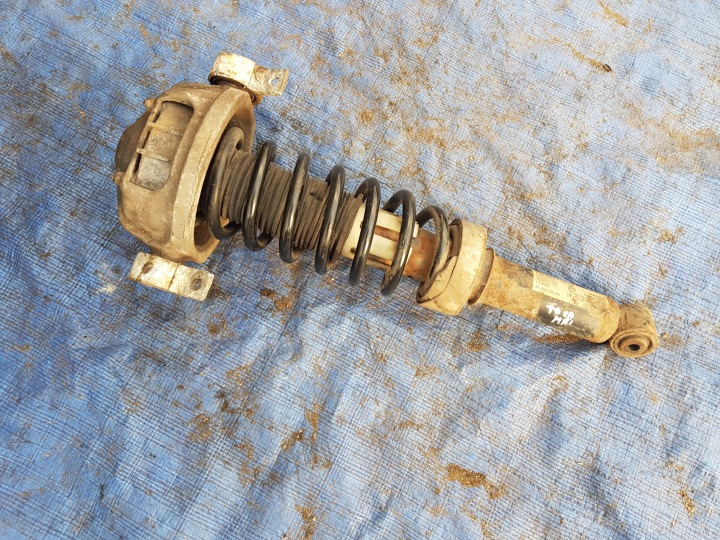 Stoßdämpfer heck hinten Fahrwerksfeder links rechts VW VOLKSWAGEN TOUAREG 7L