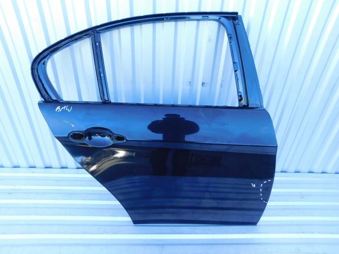 BMW E90 3 sedan dveře pravé zadní záď