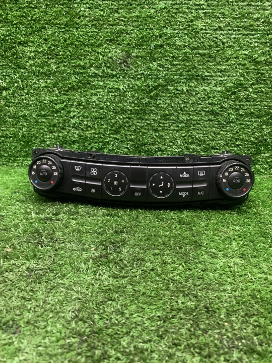 Bedienteil klimaanlage MERCEDES C-KLASA W211 2118300390