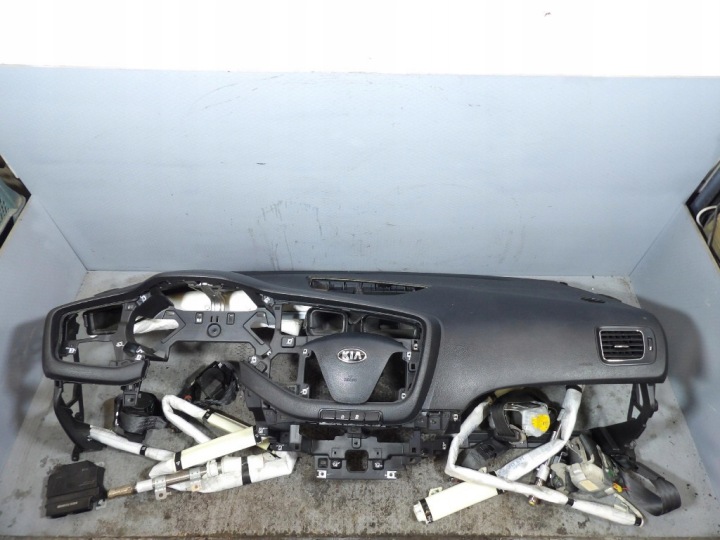 KIA CEED II konzola kokpit prístrojová doska airbag