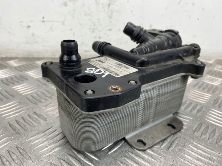 BMW 5 F10 F11 763858203 Motor Ölkühler Getriebe