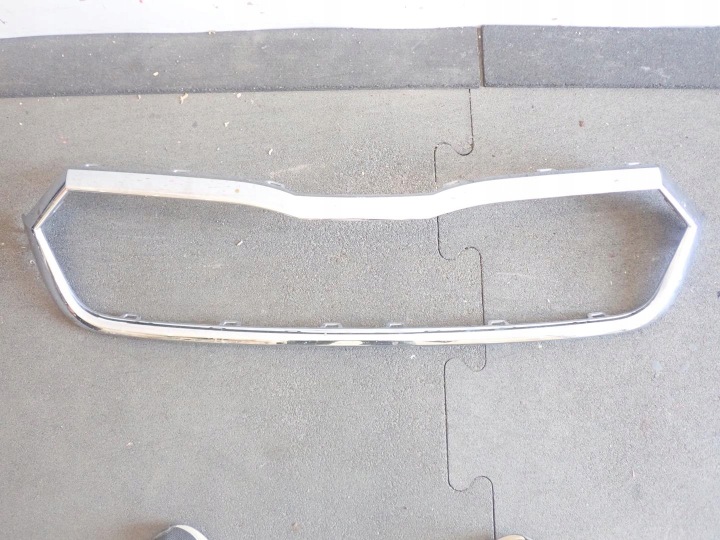 Grill chrom SKODA OCTAVIA IV 20- 5E3853761
