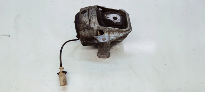 engine mount left or right Z with the sensor AUDI A4 B8 A5 Q5 8R0199381C