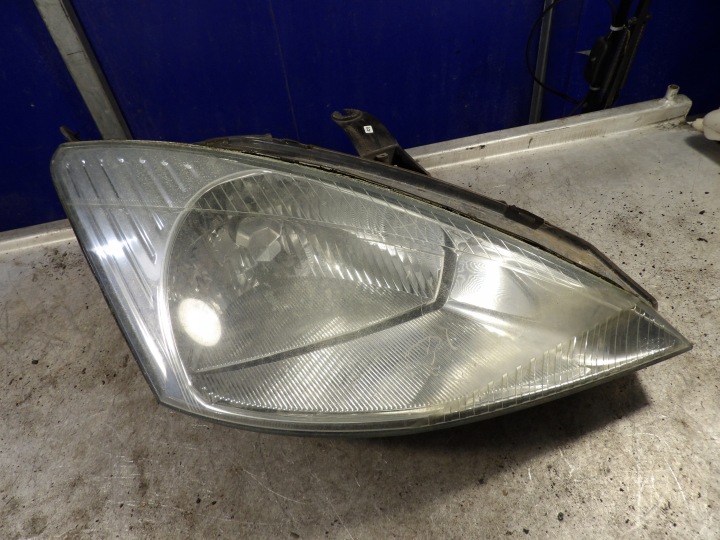 Ford Focus MK1 Licht vorne rechts XS4X-13005