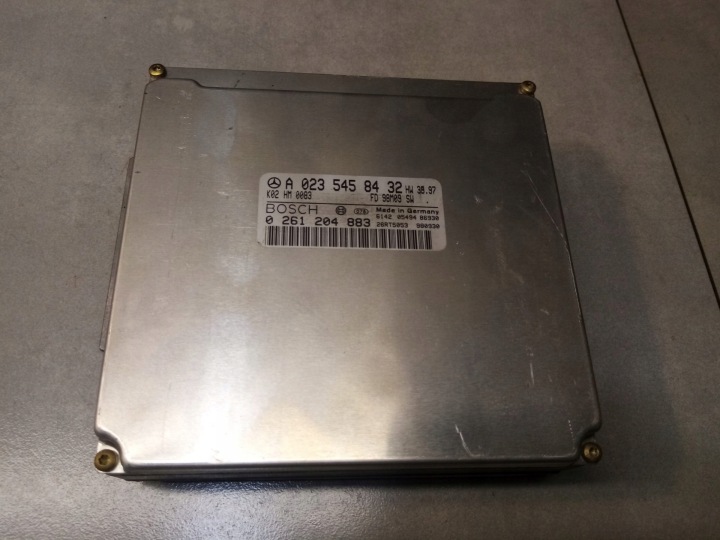 control unit of the engine MERCEDES CLK W208 2.0 0261204883