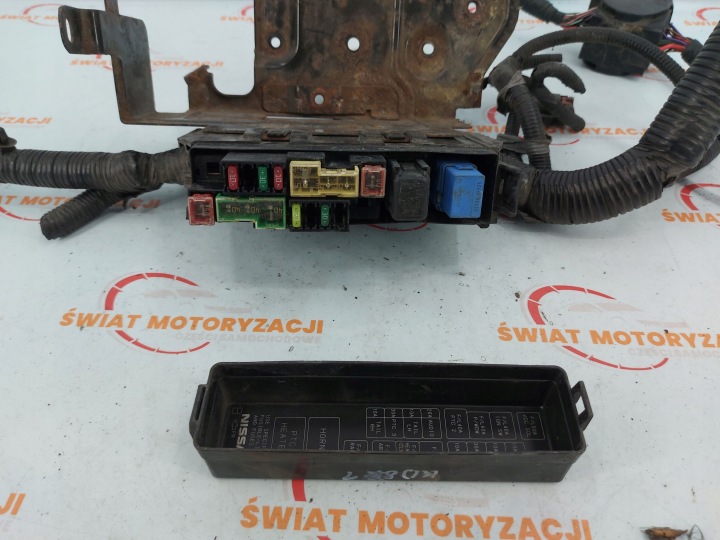 NISSAN JUKE και F15 κουτί με ασφάλειες συν 1KB0A 9