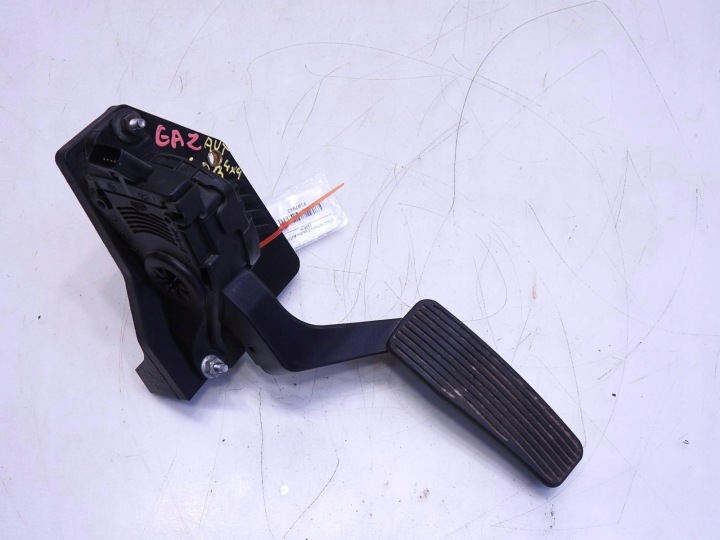 2008 Dodge Nitro Gas pedal 53013783AB 8