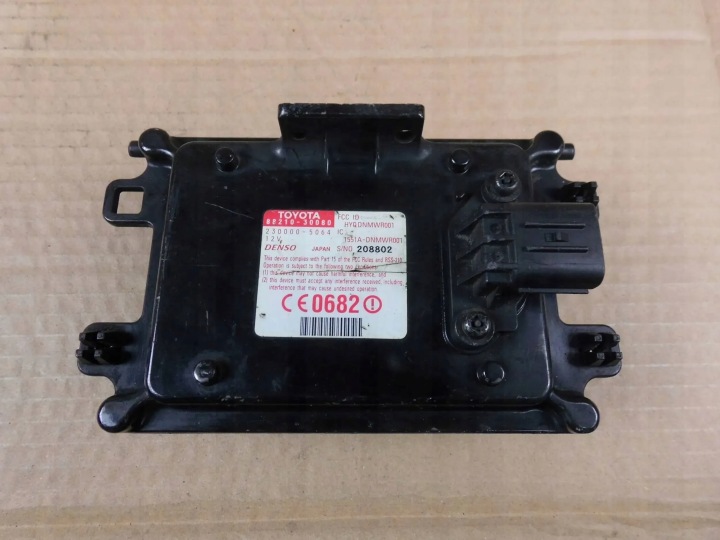 LEXUS GS300 III 2006 2007 RADAR SENSOR DISTRONIC 8821030080