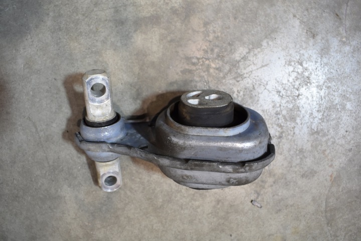 IDEALNA airbag Supporto motore staffa fissaggio MERCEDES W118 W177 1