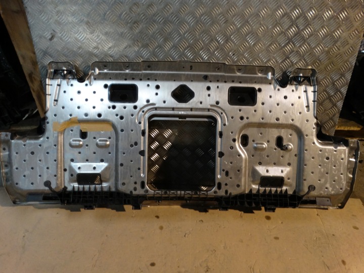 IDEALNA SCIANA GRODZIOWA KOFFERRAUM MERCEDES W222 1