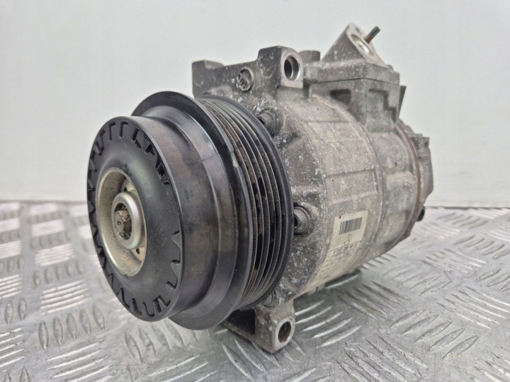 Mercedes E250 CGI W212 compressor of the air conditioning 271.860 A0022304511