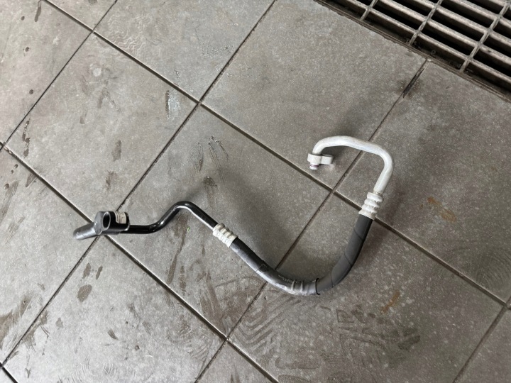 Tuyau Tuyau flexible Conduit pieces tuyaux KLIMY Climatisateur air conditionné VW BEETLE II 5C 2.0 TDI 5C0820721L