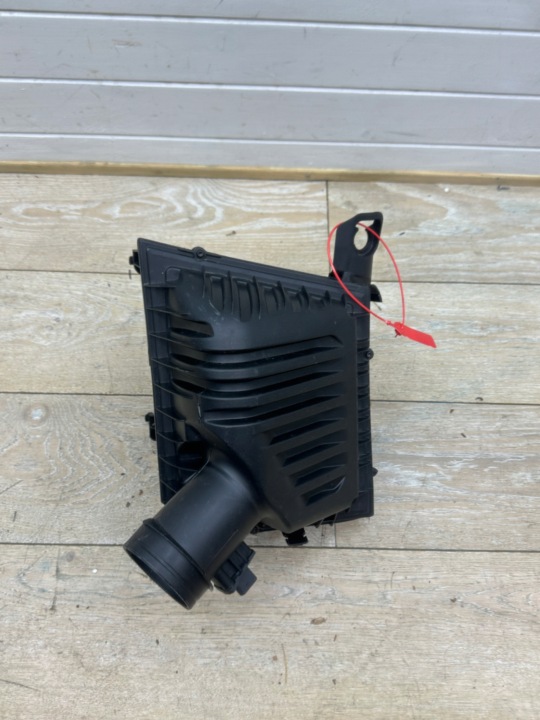 cover of a filter, air BMW F39 F40 F45 F46 F48 MINI F55 F56 F60 8513916