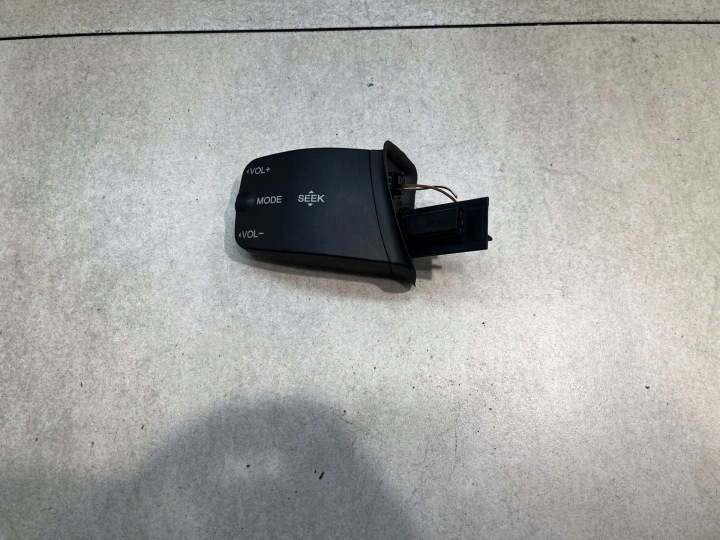 Bouton MANETKA RADIA FORD FOCUS MK2 2.0 D 758709