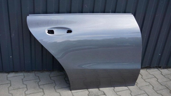 MERCEDES CLA 118 - rechts hinten Tür